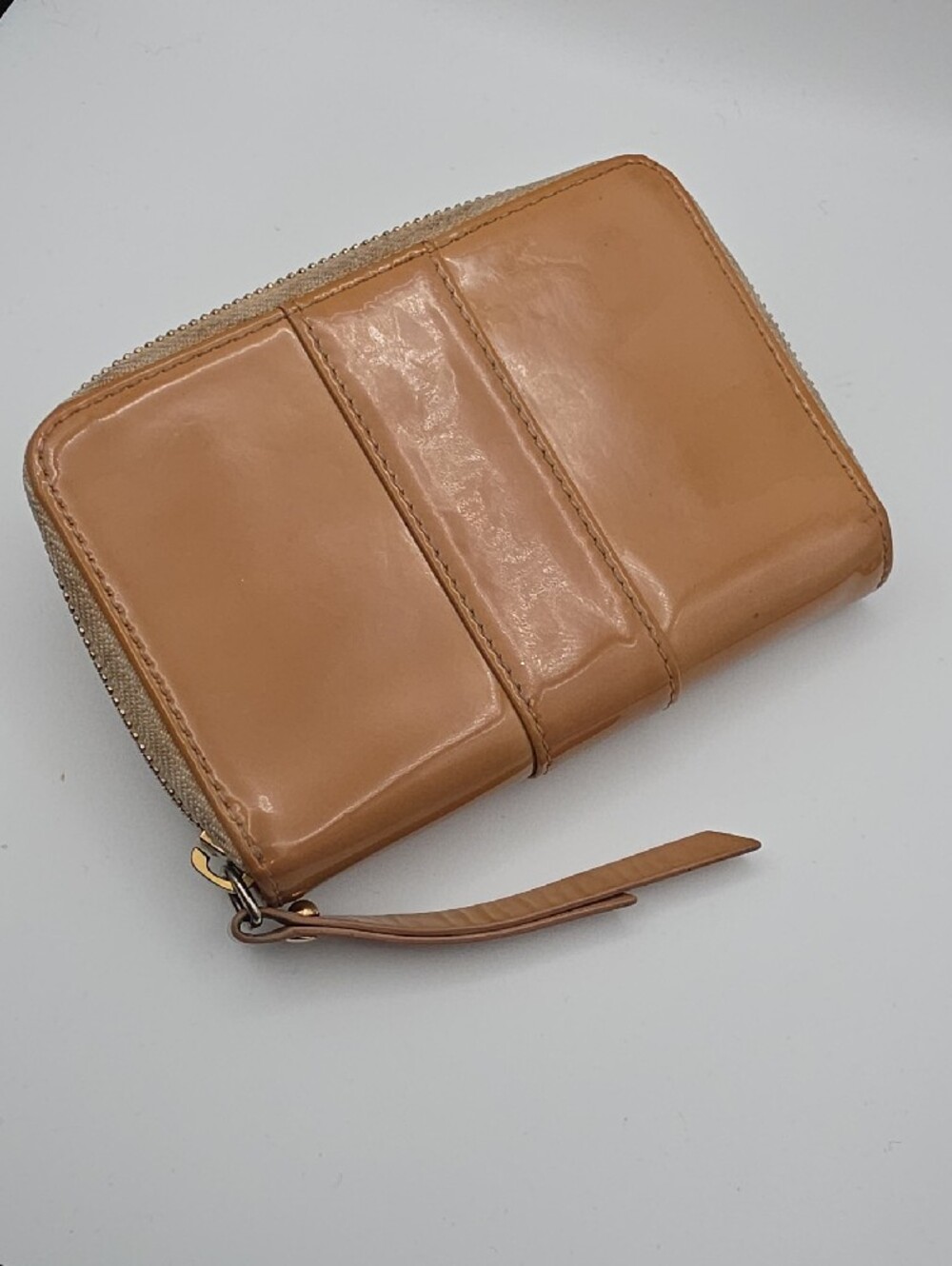 Christian Louboutin Tan Patent Bow Studded Compact Wallet (VERY GOOD)✨️ - Picture 14 of 15